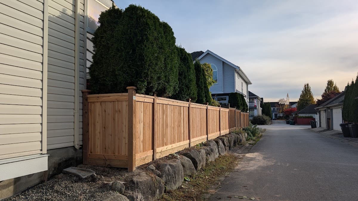 5 STAR Fence + Stain project photo