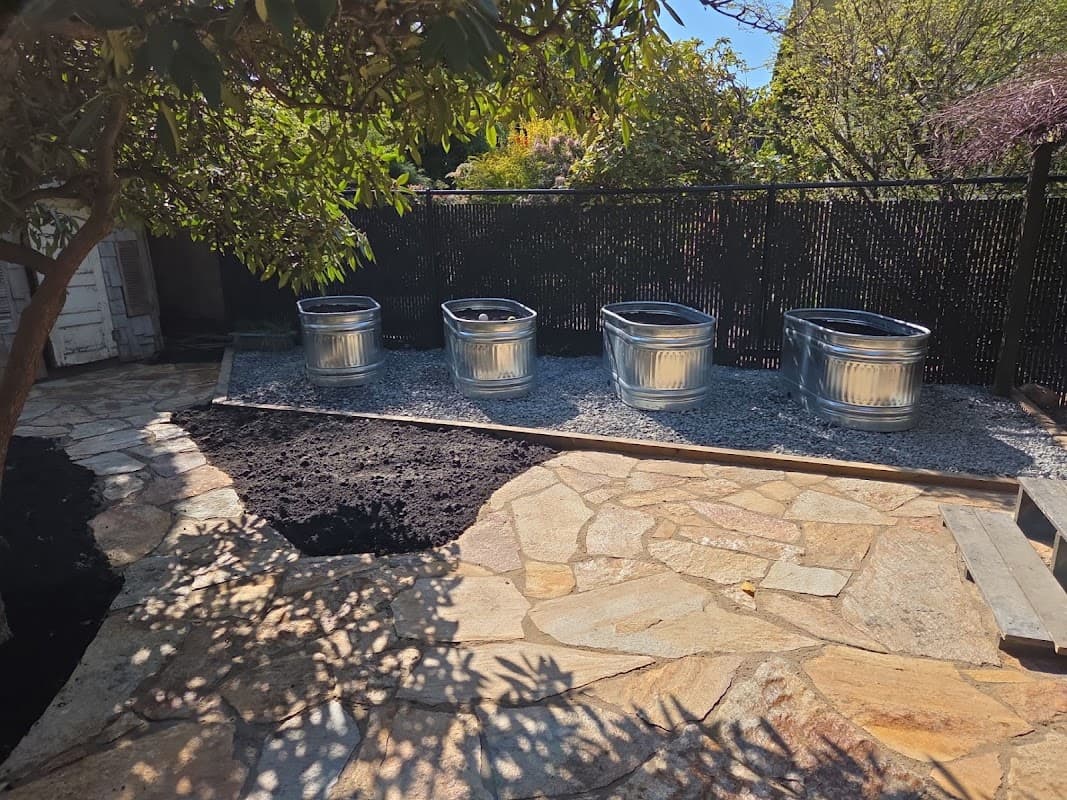 EDGE. Landscaping & Garden Maintenance photo 2