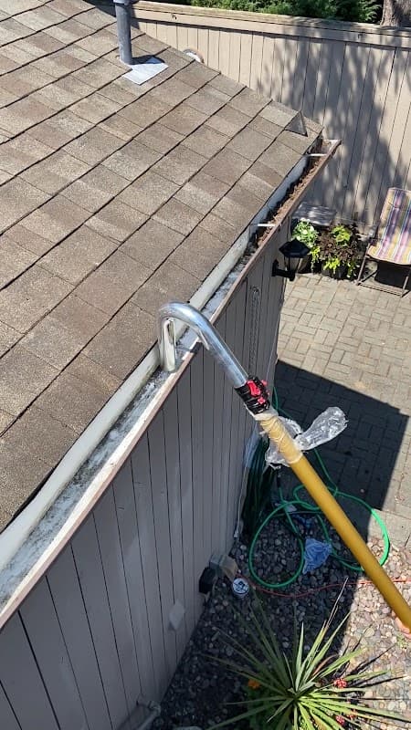 La Kay Maintenance photo 3