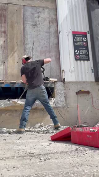 MAMMOTH DEMOLITION TORONTO photo 4
