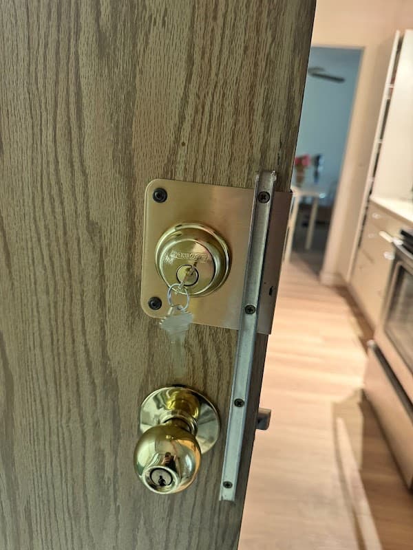 Fast Locksmith North Vancouver photo 2