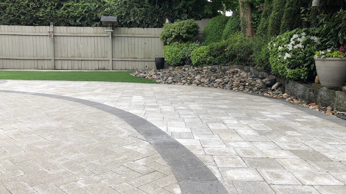 Holzworth Landscape & Turf Ltd.