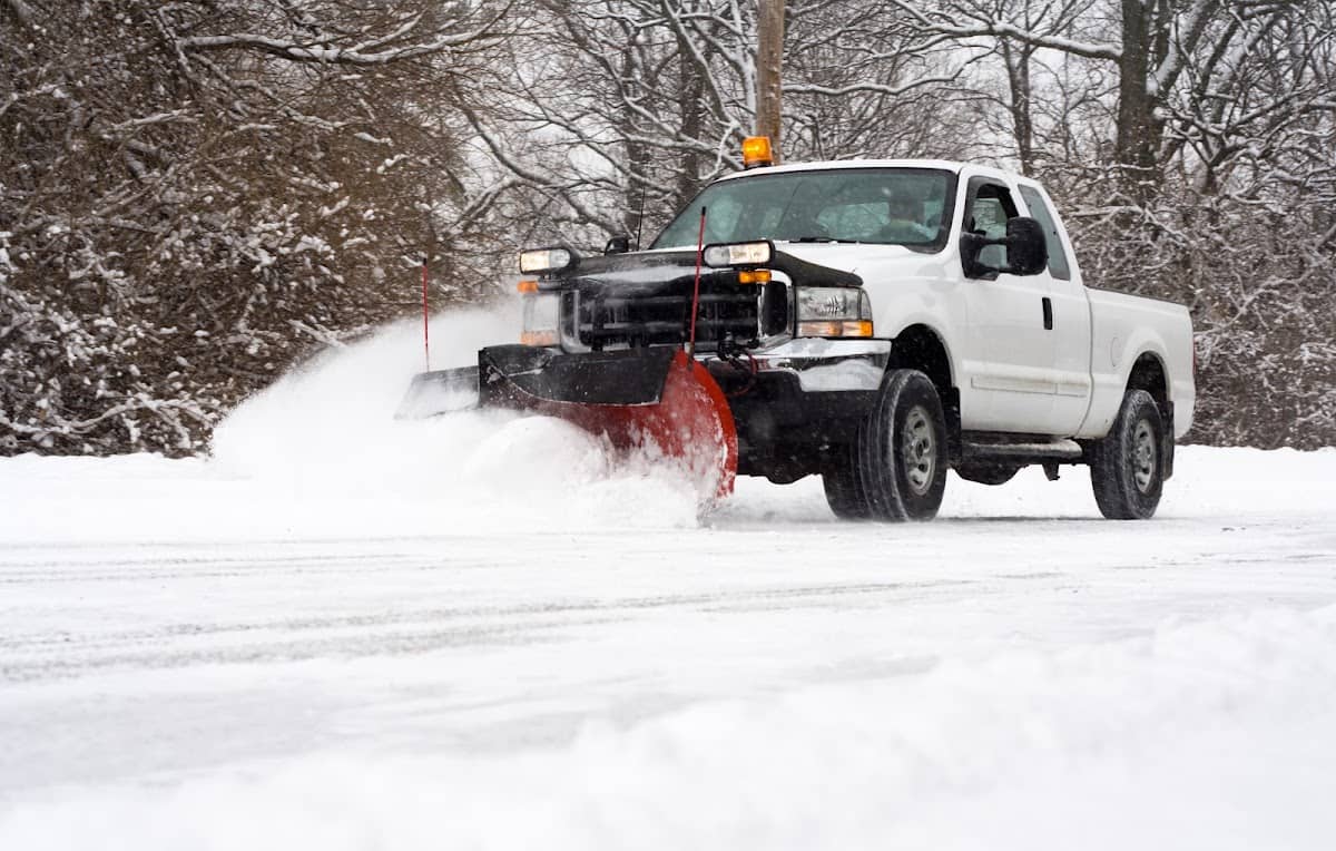 Kingsway Snowplowing & Lawn Maintenance photo 2