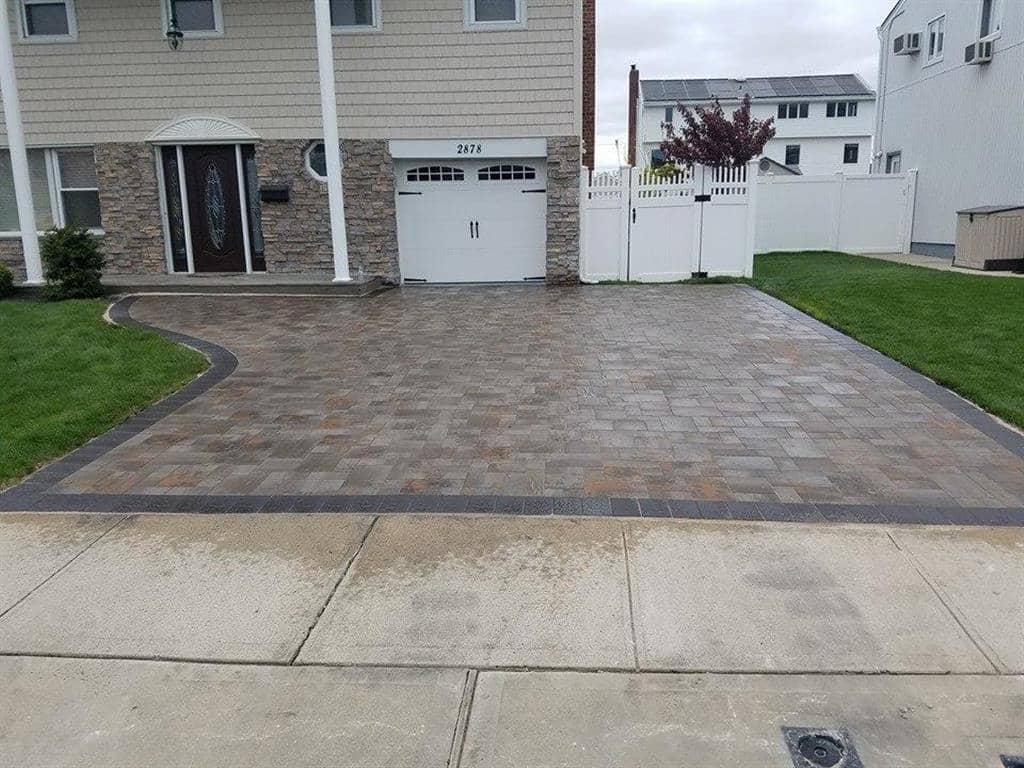 Maple Leaf Driveways & Landscaping - Patios - Paving - Blacktop - Asphalt - Interlocking - Power washing - Mississauga photo 2