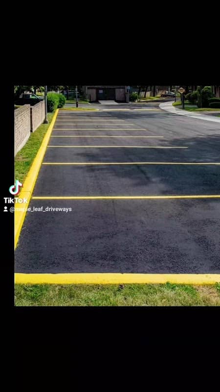 Maple Leaf Driveways & Landscaping - Patios - Paving - Blacktop - Asphalt - Interlocking - Power washing - Mississauga photo 3